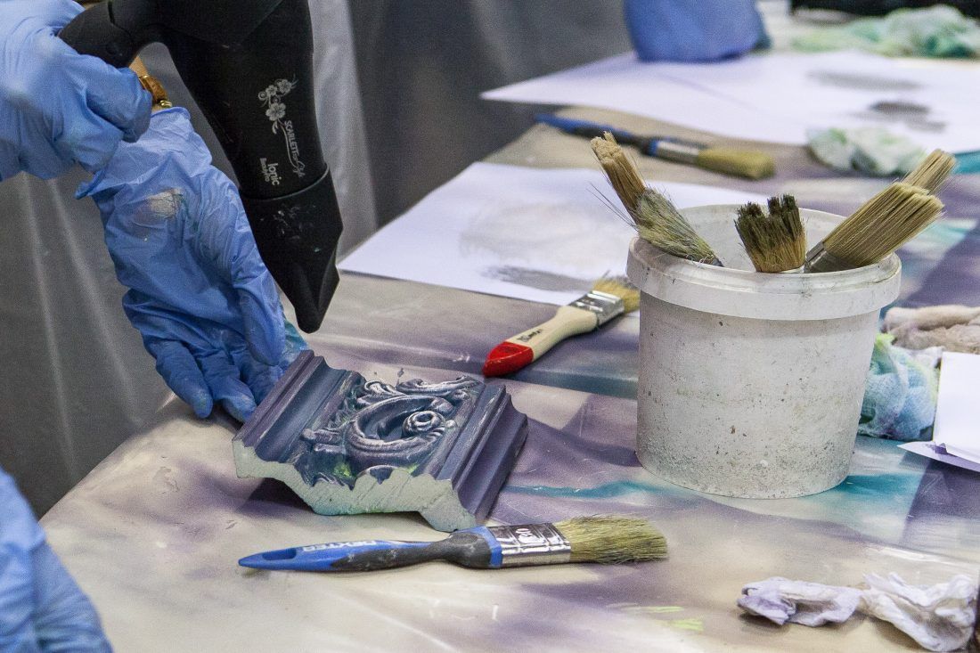 мастер-класс Николая Фетисова по декорированию лепнины в Центре Дизайна Мануфактура 5 Ампир Декор