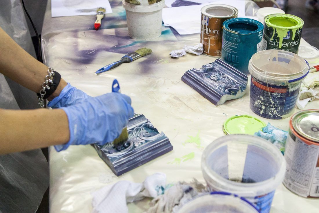 мастер-класс Николая Фетисова по декорированию лепнины в Центре Дизайна Мануфактура 5 Ампир Декор