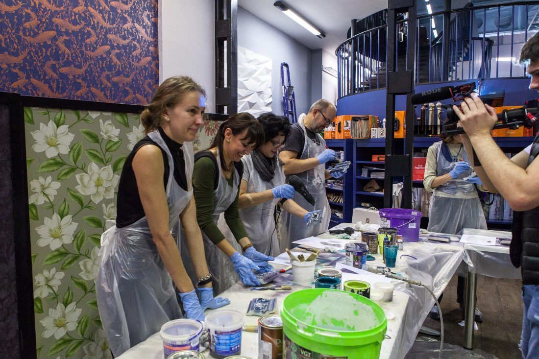 мастер-класс Николая Фетисова по декорированию лепнины в Центре Дизайна Мануфактура 5 Ампир Декор