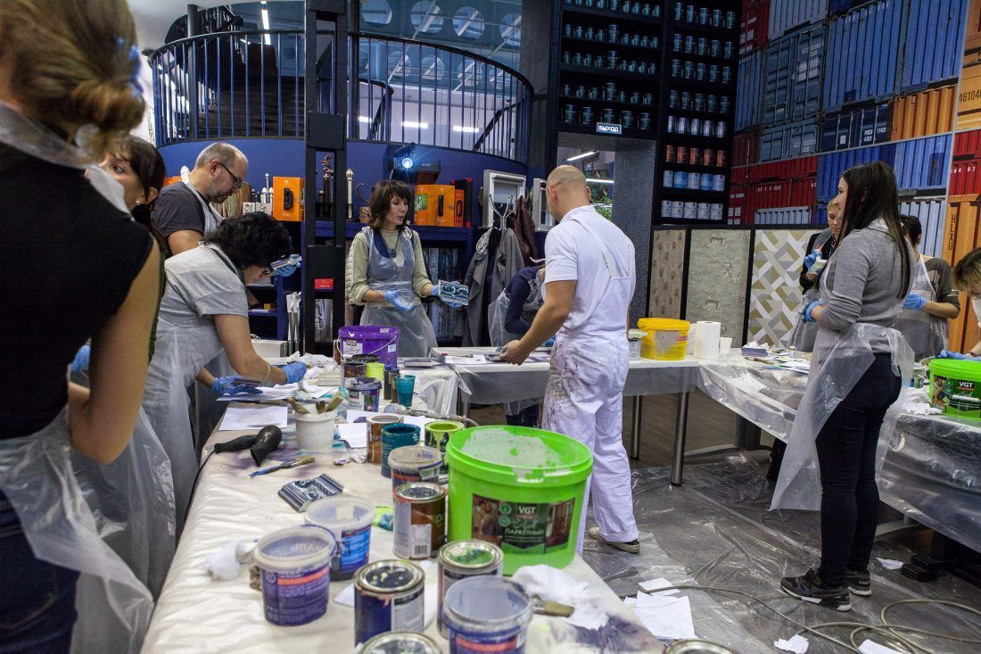 мастер-класс Николая Фетисова по декорированию лепнины в Центре Дизайна Мануфактура 5 Ампир Декор