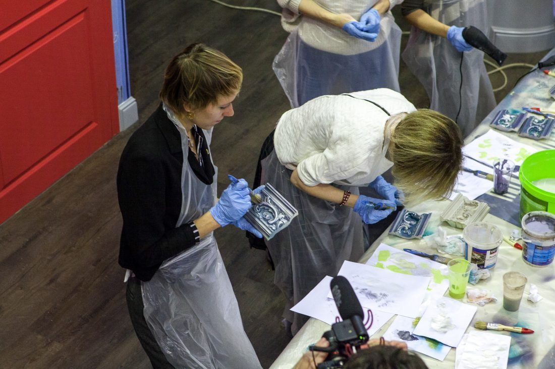 мастер-класс Николая Фетисова по декорированию лепнины в Центре Дизайна Мануфактура 5 Ампир Декор