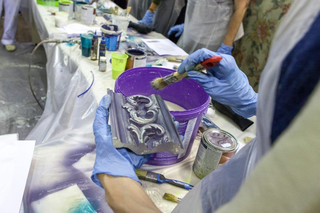 мастер-класс Николая Фетисова по декорированию лепнины в Центре Дизайна Мануфактура 5 Ампир Декор