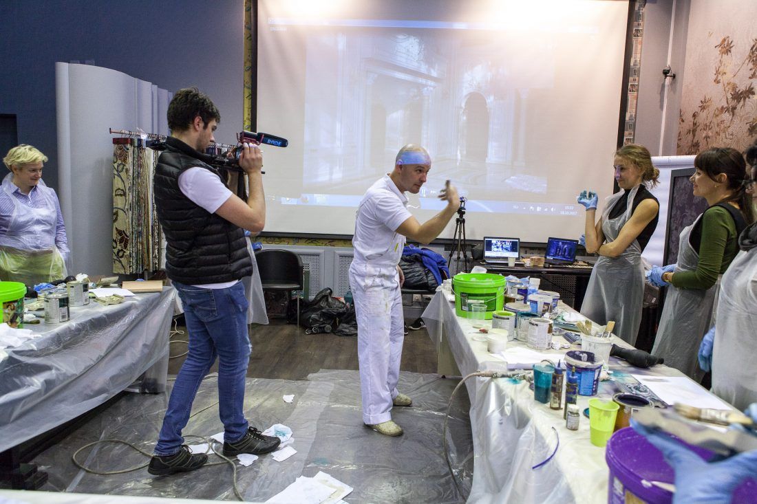 мастер-класс Николая Фетисова по декорированию лепнины в Центре Дизайна Мануфактура 5 Ампир Декор