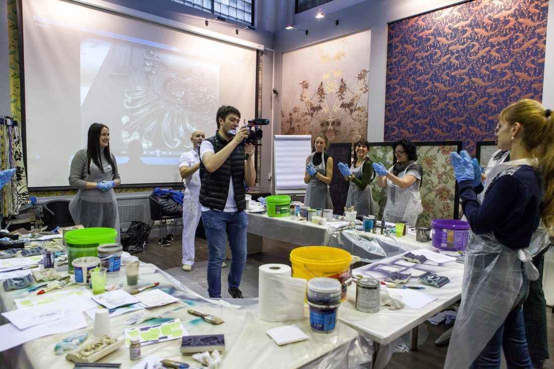 мастер-класс Николая Фетисова по декорированию лепнины в Центре Дизайна Мануфактура 5 Ампир Декор