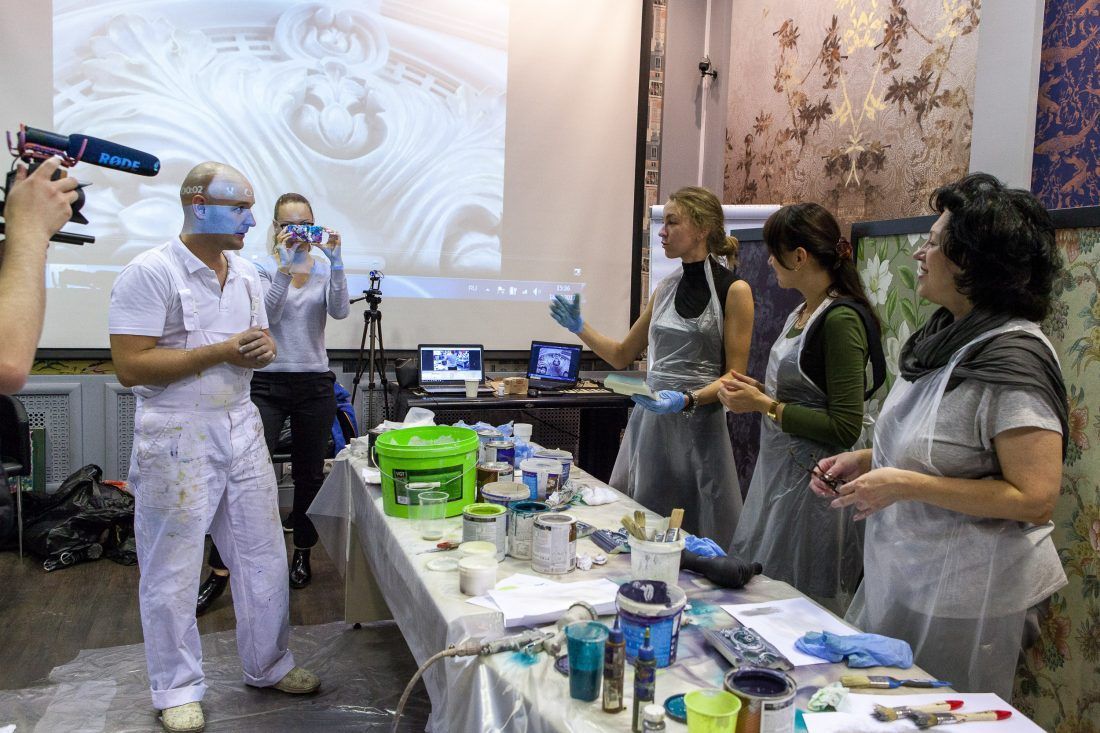 мастер-класс Николая Фетисова по декорированию лепнины в Центре Дизайна Мануфактура 5 Ампир Декор