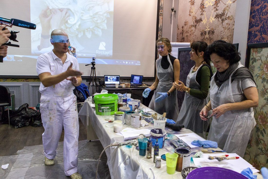 мастер-класс Николая Фетисова по декорированию лепнины в Центре Дизайна Мануфактура 5 Ампир Декор