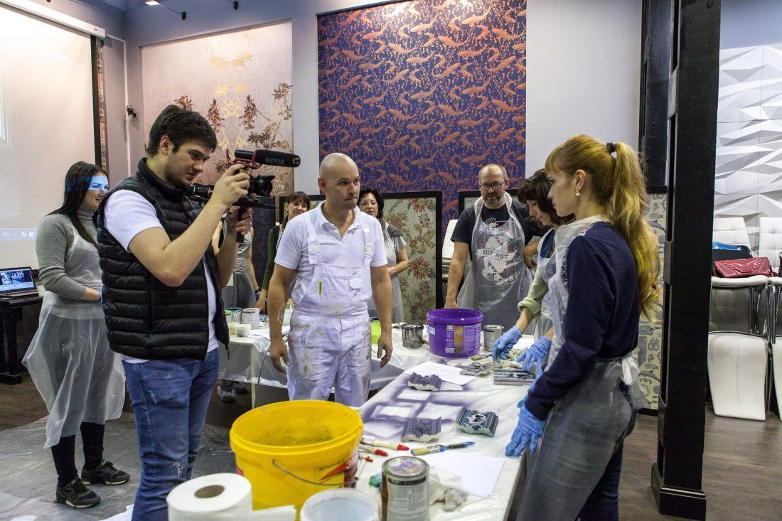 мастер-класс Николая Фетисова по декорированию лепнины в Центре Дизайна Мануфактура 5 Ампир Декор