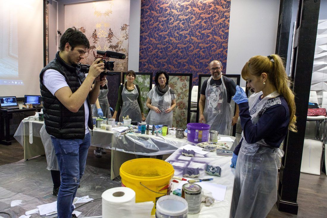 мастер-класс Николая Фетисова по декорированию лепнины в Центре Дизайна Мануфактура 5 Ампир Декор