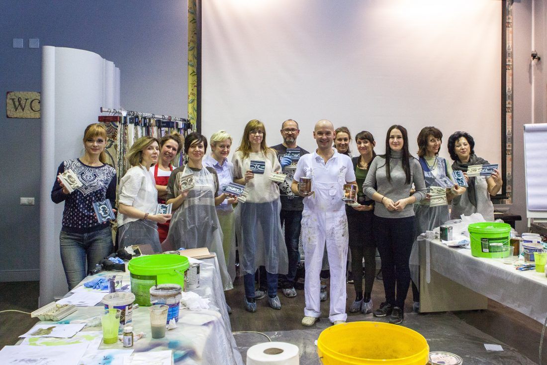 мастер-класс Николая Фетисова по декорированию лепнины в Центре Дизайна Мануфактура 5 Ампир Декор