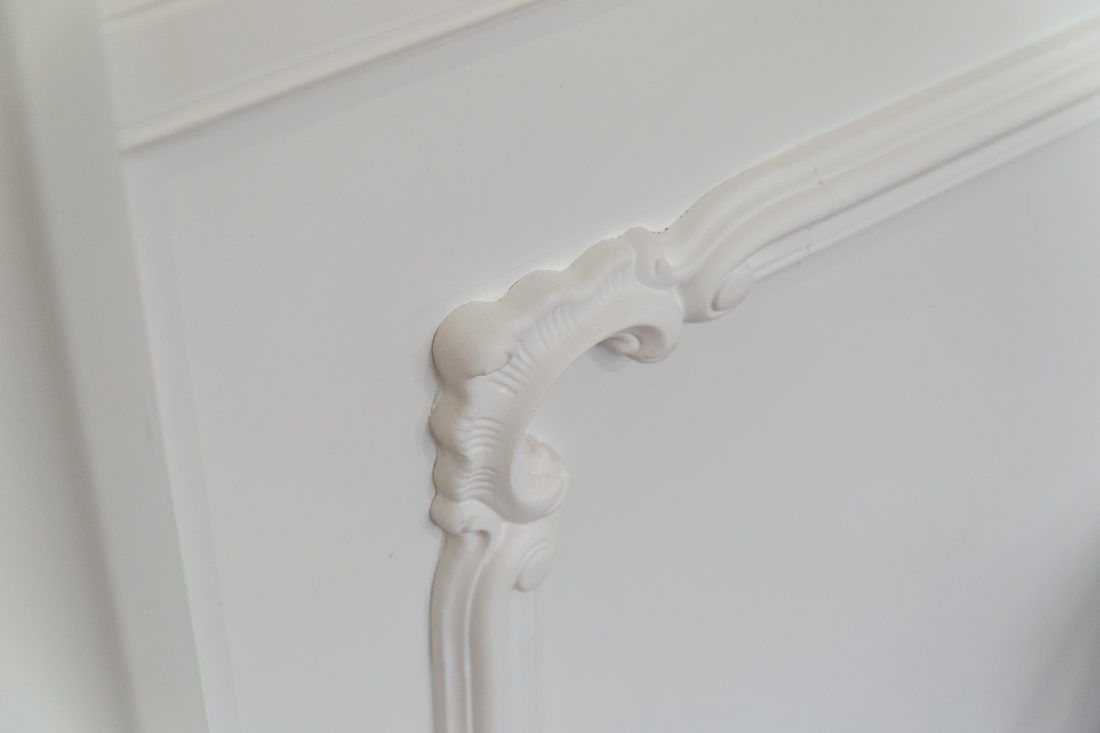 Угловой элемент из полиуретана