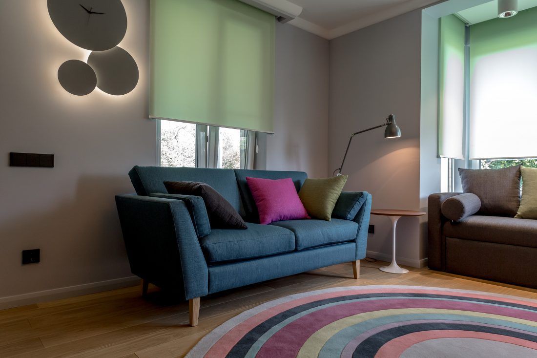 Интерьер гостиной в стиле ретро-футуризма от студии «МАМАдизайн»