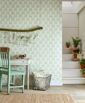 обои Sanderson Листья лайма напоминают штампы на пергаментной бумаге, коллекция The Potting Room английского бренда Sanderosn