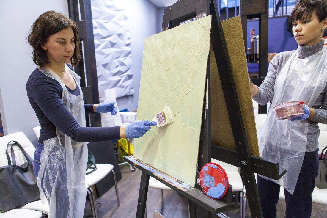 мастер-класс по работе с декоративными штукатурками Capadecor в Центре Дизайна Мануфактура 5 Ампир Декор