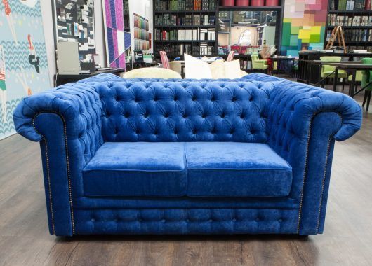 диван, обитый специалистами Ампир Декор, в Центре Дизайна Мануфактура 5