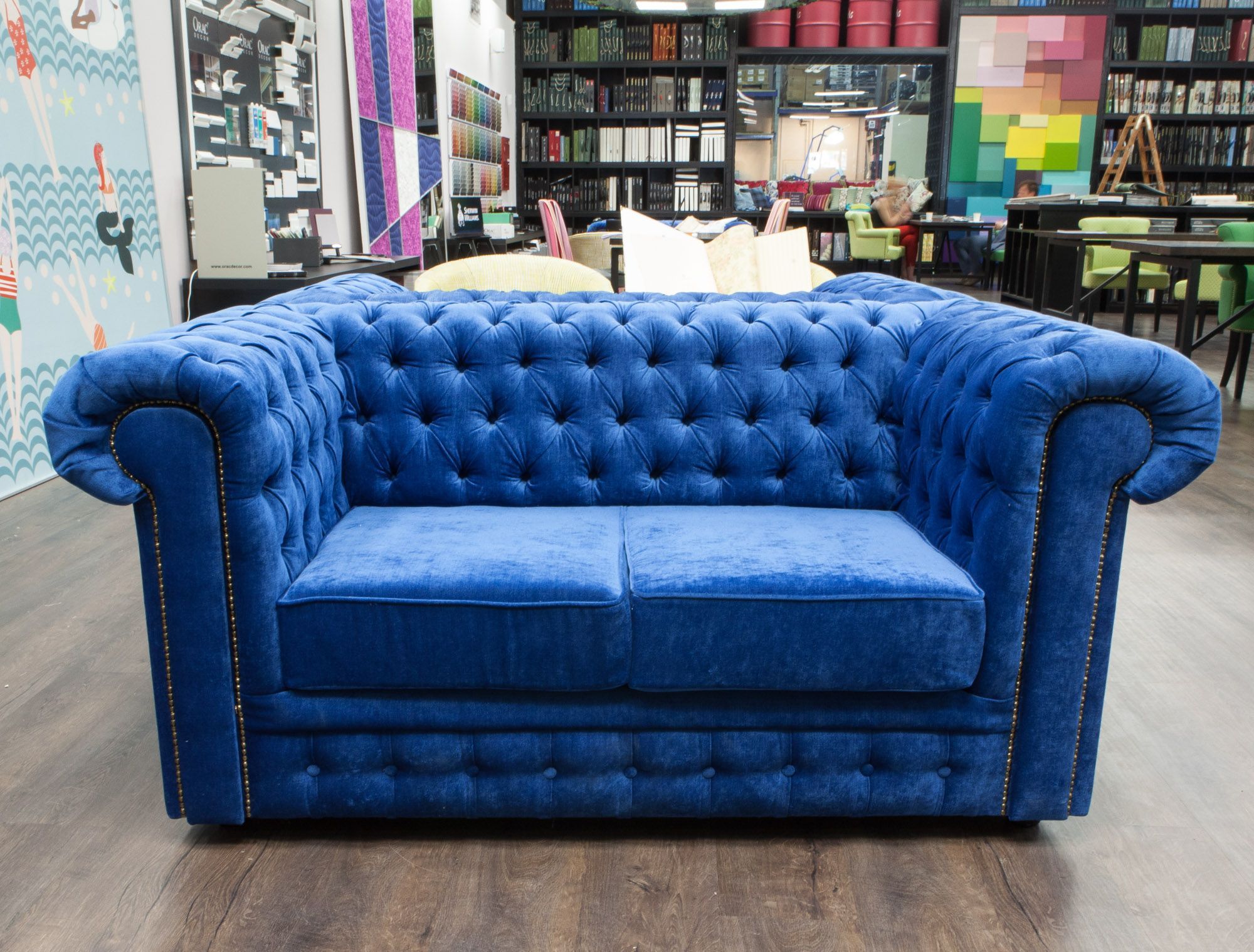 обивка Ампир Декор диван, обитый специалистами Ампир Декор, в Центре Дизайна Мануфактура 5