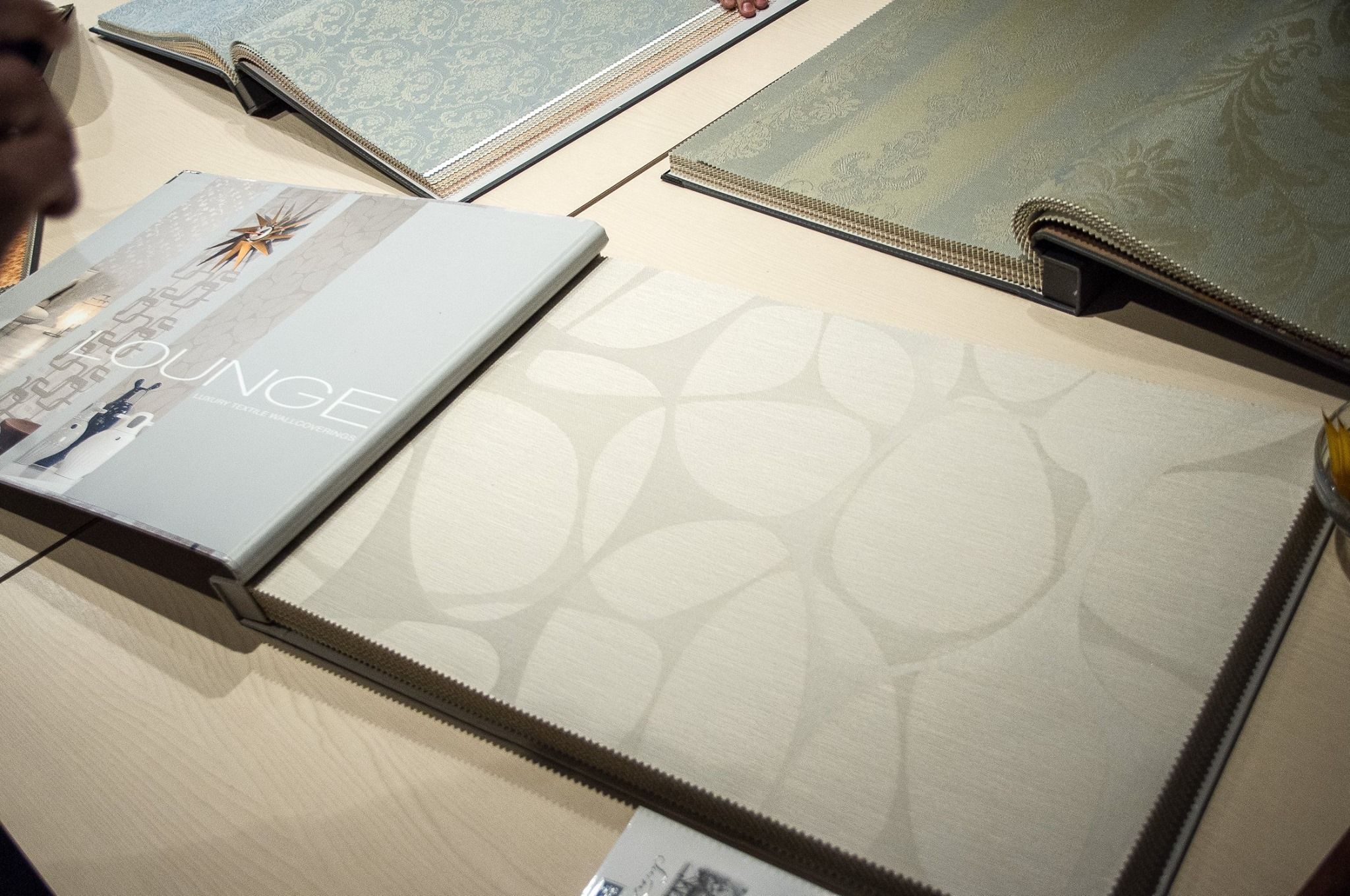 репортаж Ампир Декор с фабрики текстильных обоев Calcutta