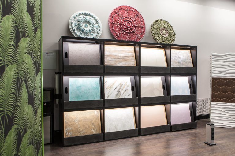 декоративные штукатурки Capadecor стенд с образцами штукатурки Capadecor в Центре Дизайна Мануфактура 5 Ампир Декор