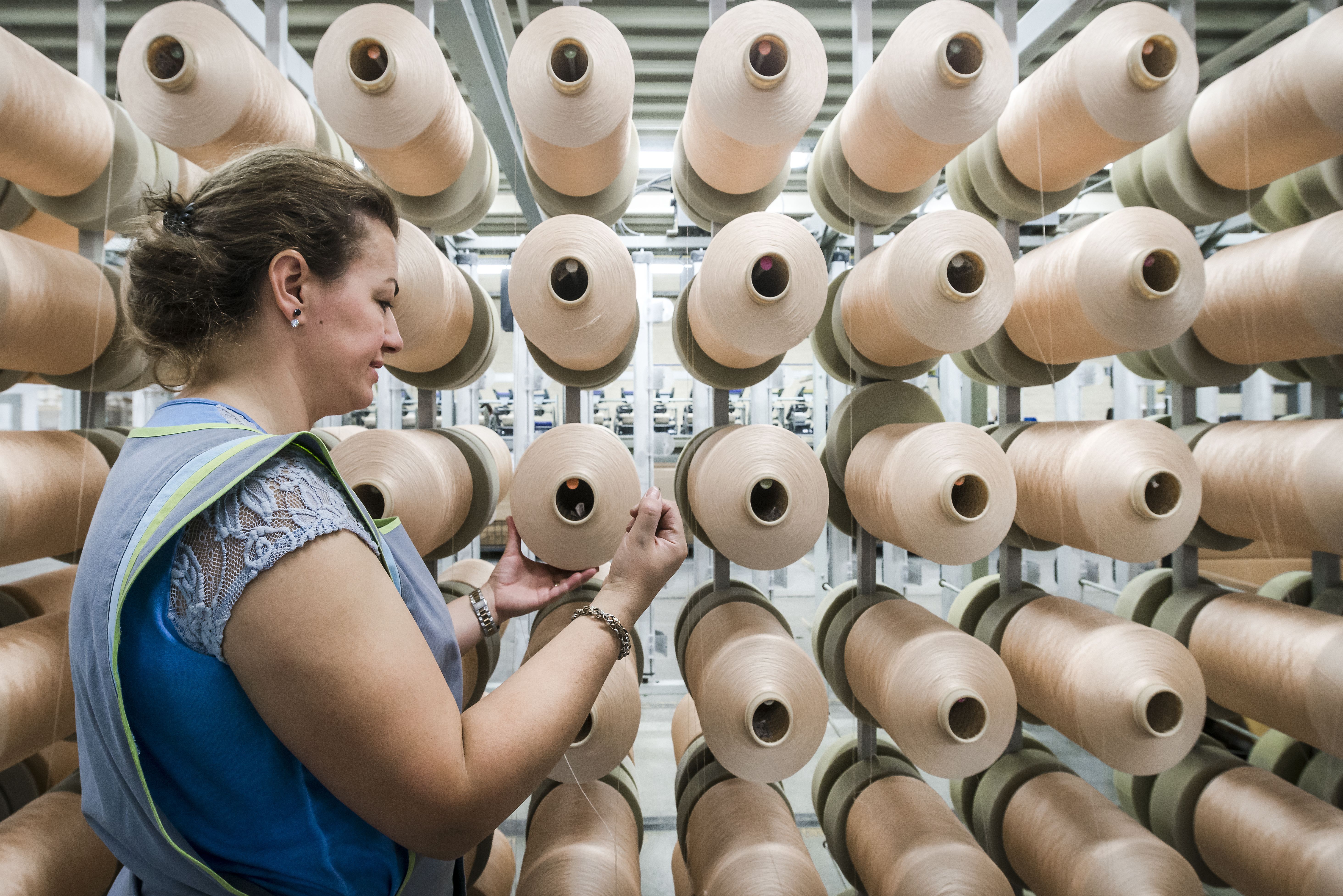 репортаж с фабрики текстильных обоев Calcutta