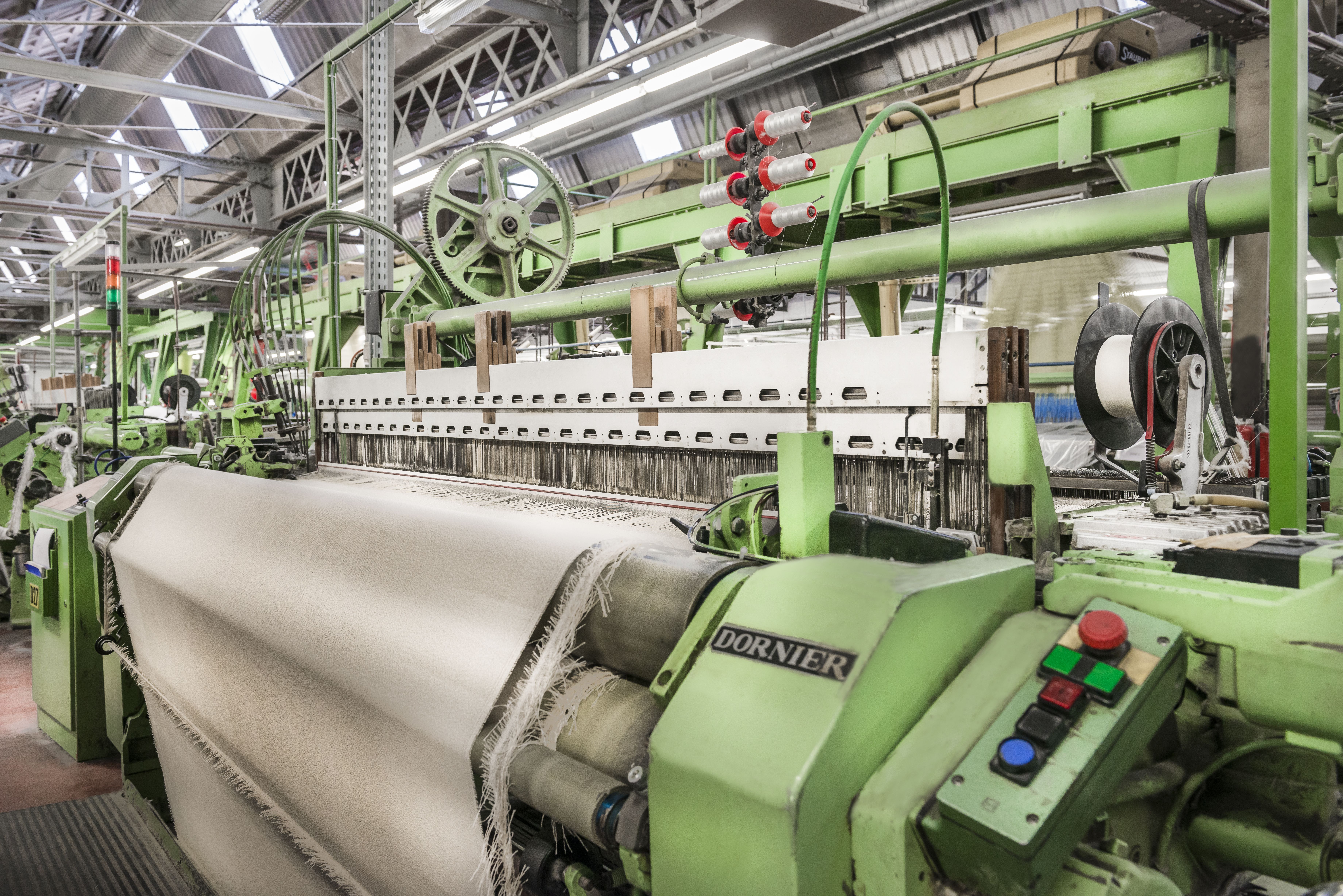 репортаж с фабрики текстильных обоев Calcutta