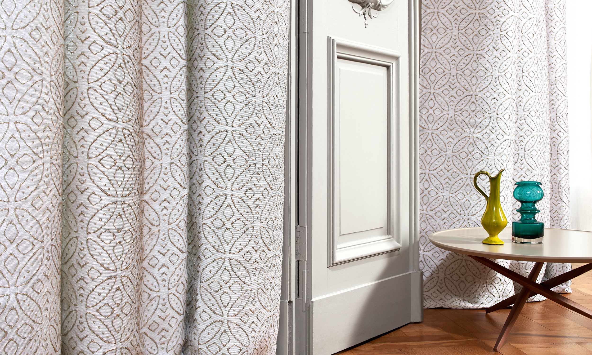 ткани Meiji от бренда Elitis в интерьере