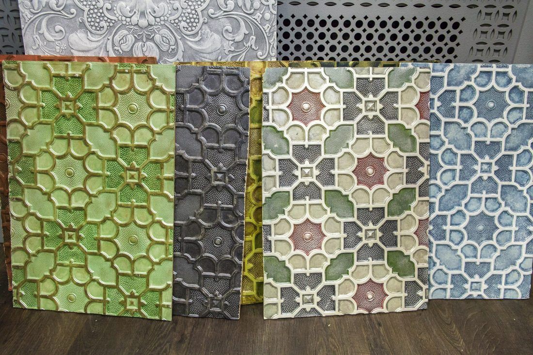 настенные покрытия Lincrusta, декорированные на мастер-классе в Ампир Декор