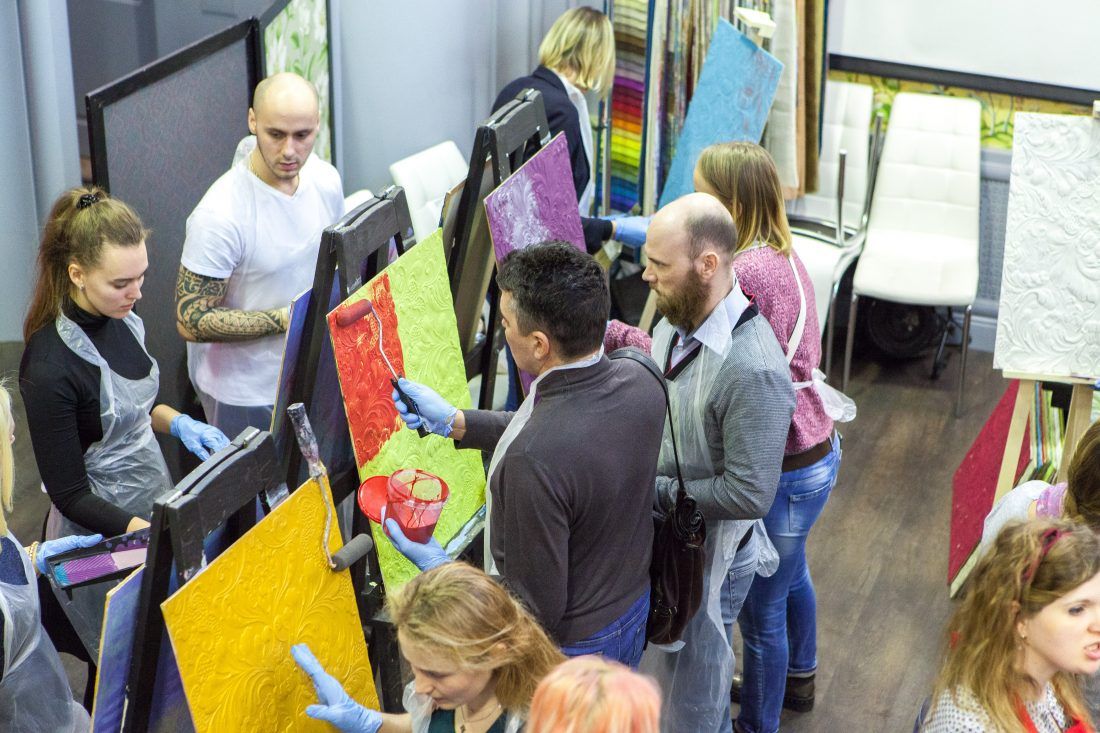 мастер-класс по декорированию Lincrusta красками Sherwin-Williams в Центре Дизайна Мануфактура 5 Ампир Декор