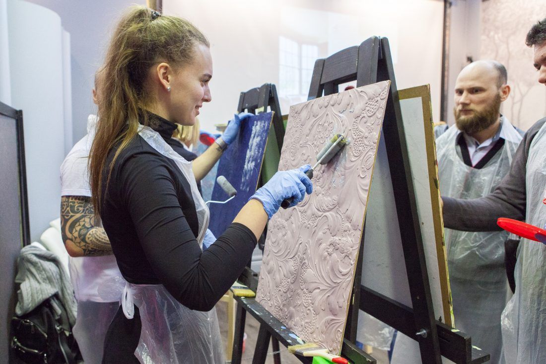 мастер-класс по декорированию Lincrusta красками Sherwin-Williams в Центре Дизайна Мануфактура 5 Ампир Декор