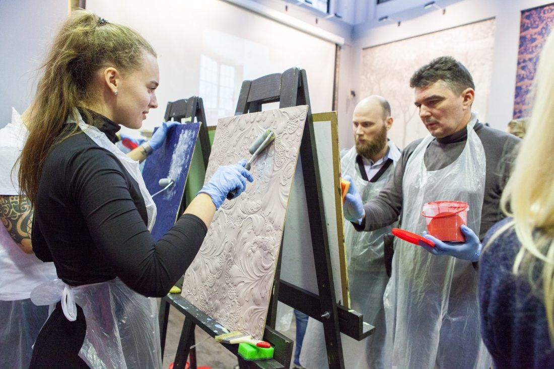 мастер-класс по декорированию Lincrusta красками Sherwin-Williams в Центре Дизайна Мануфактура 5 Ампир Декор