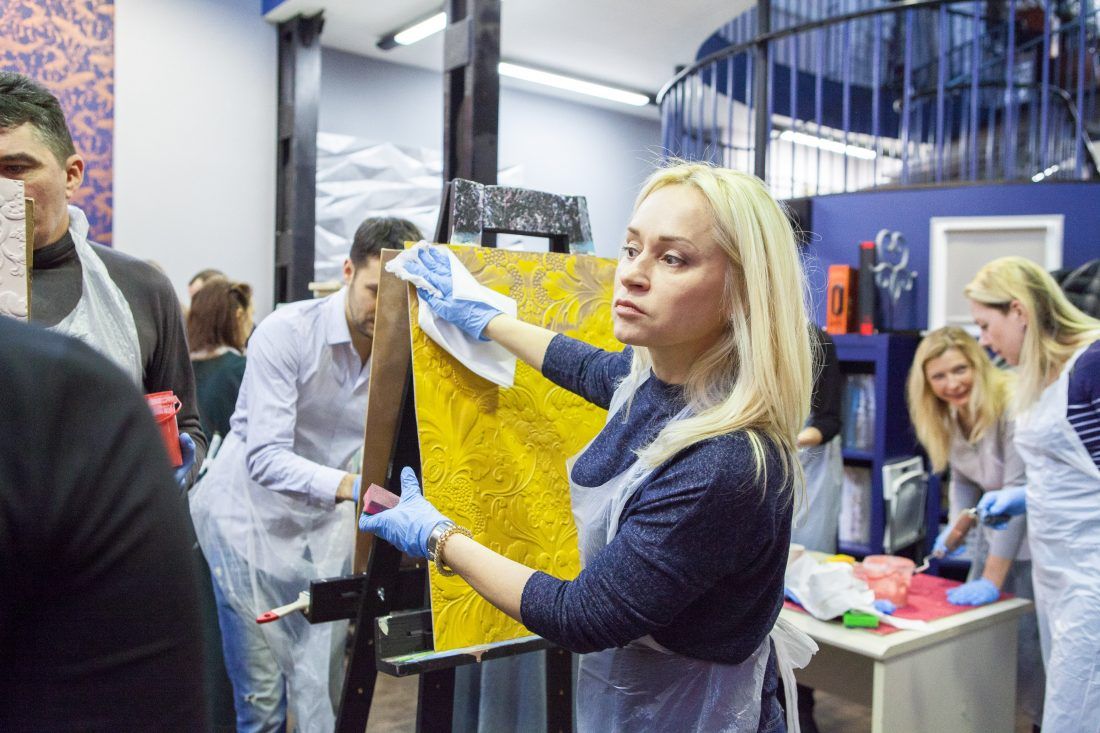 мастер-класс по декорированию Lincrusta красками Sherwin-Williams в Центре Дизайна Мануфактура 5 Ампир Декор