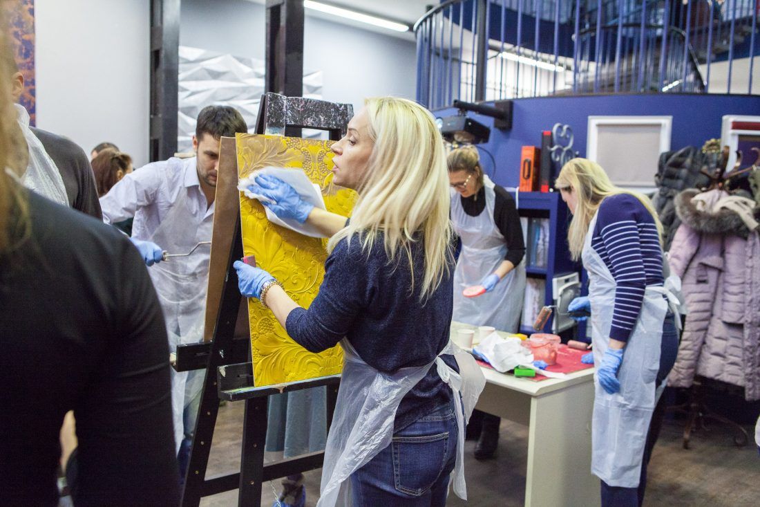 мастер-класс по декорированию Lincrusta красками Sherwin-Williams в Центре Дизайна Мануфактура 5 Ампир Декор