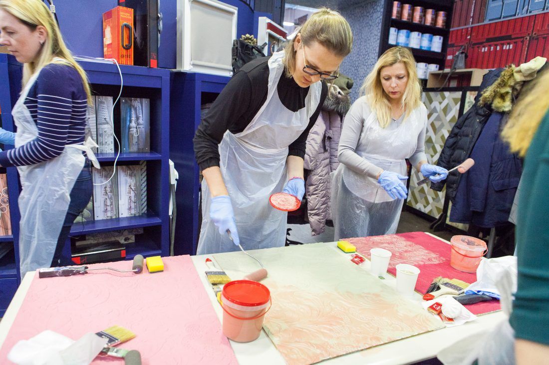 мастер-класс по декорированию Lincrusta красками Sherwin-Williams в Центре Дизайна Мануфактура 5 Ампир Декор