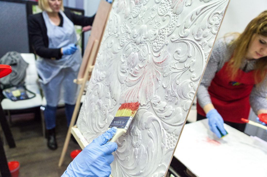 мастер-класс по декорированию Lincrusta красками Sherwin-Williams в Центре Дизайна Мануфактура 5 Ампир Декор