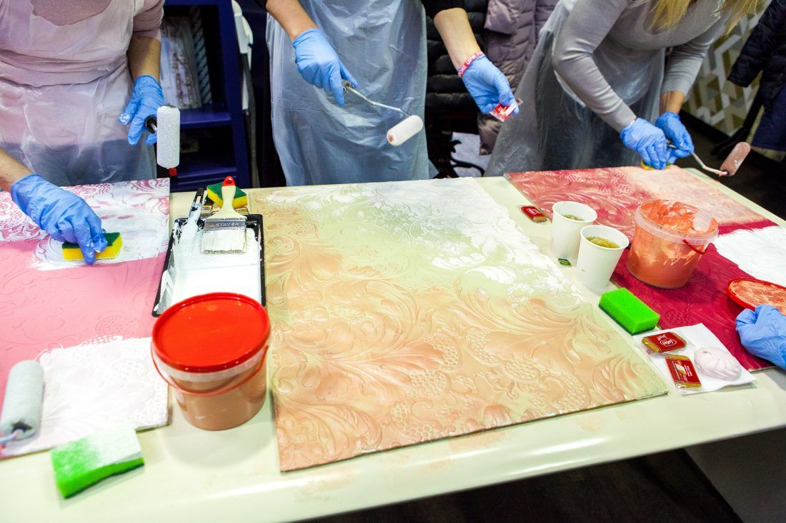 мастер-класс по декорированию Lincrusta красками Sherwin-Williams в Центре Дизайна Мануфактура 5 Ампир Декор