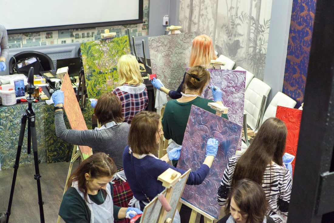 мастер-класс по декорированию Lincrusta красками Sherwin-Williams в Центре Дизайна Мануфактура 5 Ампир Декор