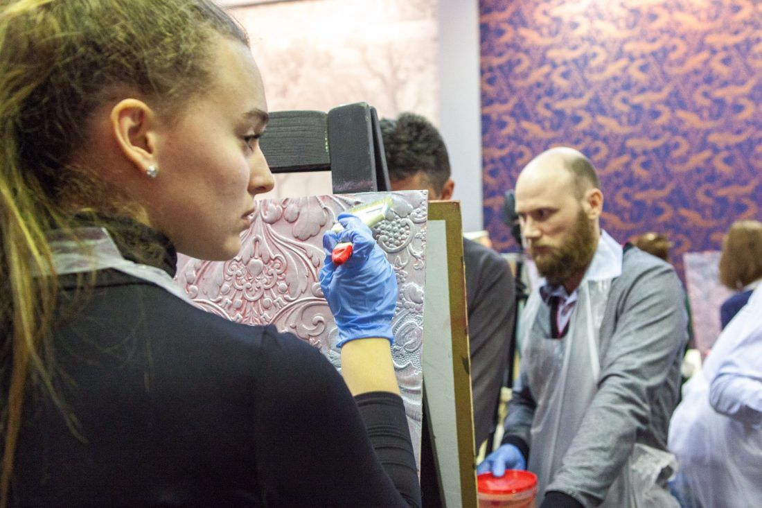 мастер-класс по декорированию Lincrusta красками Sherwin-Williams в Центре Дизайна Мануфактура 5 Ампир Декор