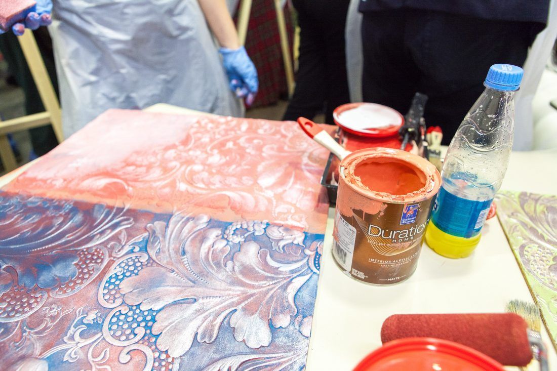 мастер-класс по декорированию Lincrusta красками Sherwin-Williams в Центре Дизайна Мануфактура 5 Ампир Декор