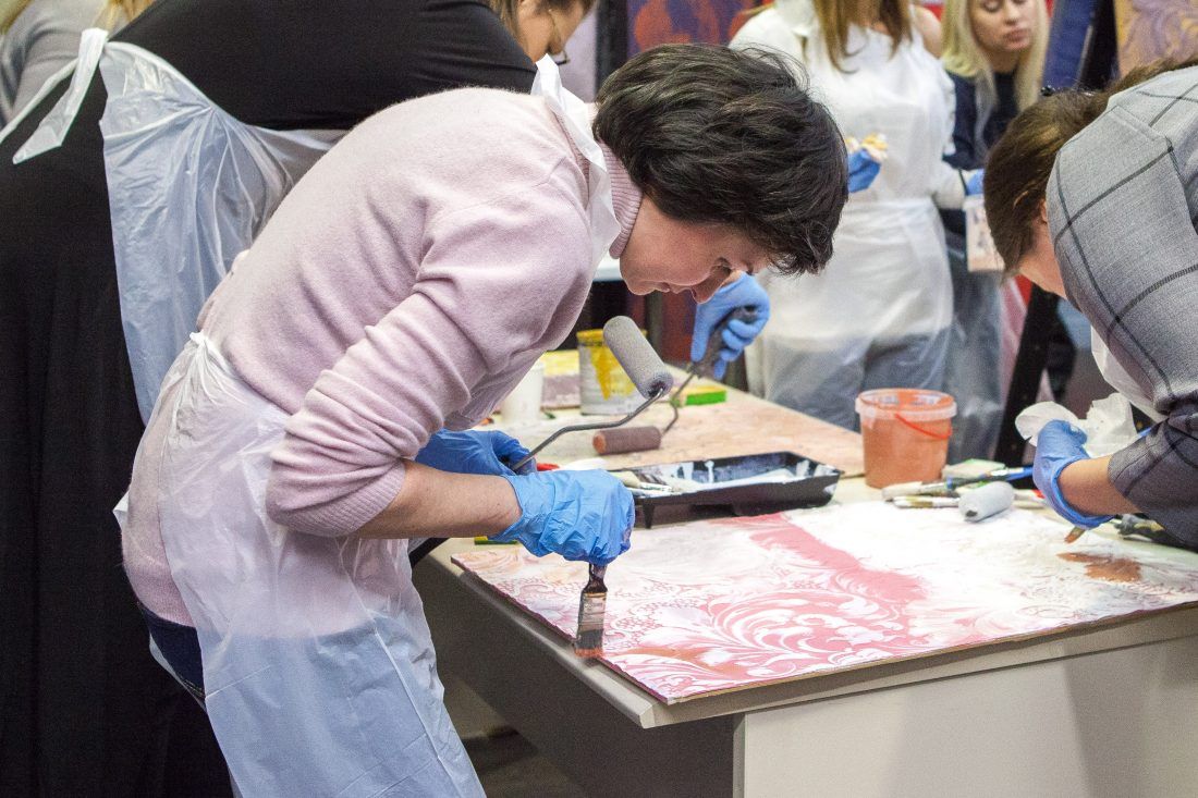 мастер-класс по декорированию Lincrusta красками Sherwin-Williams в Центре Дизайна Мануфактура 5 Ампир Декор