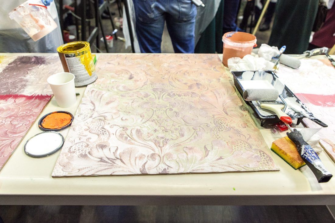 мастер-класс по декорированию Lincrusta красками Sherwin-Williams в Центре Дизайна Мануфактура 5 Ампир Декор