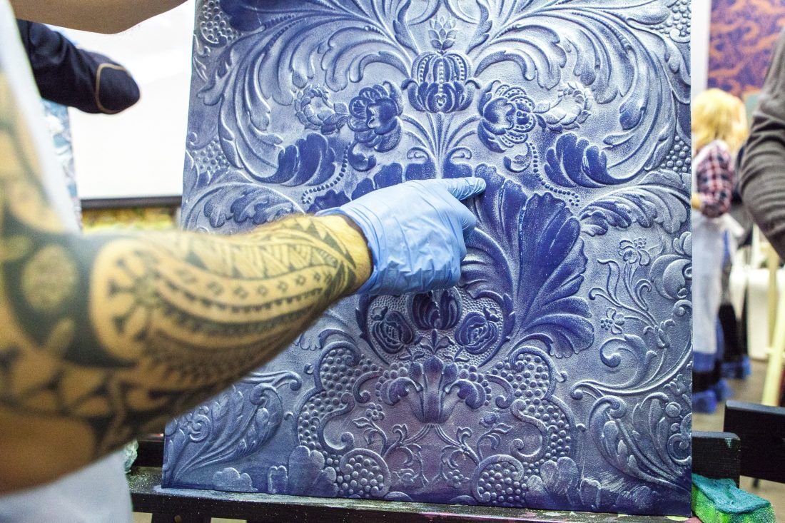 мастер-класс по декорированию Lincrusta красками Sherwin-Williams в Центре Дизайна Мануфактура 5 Ампир Декор