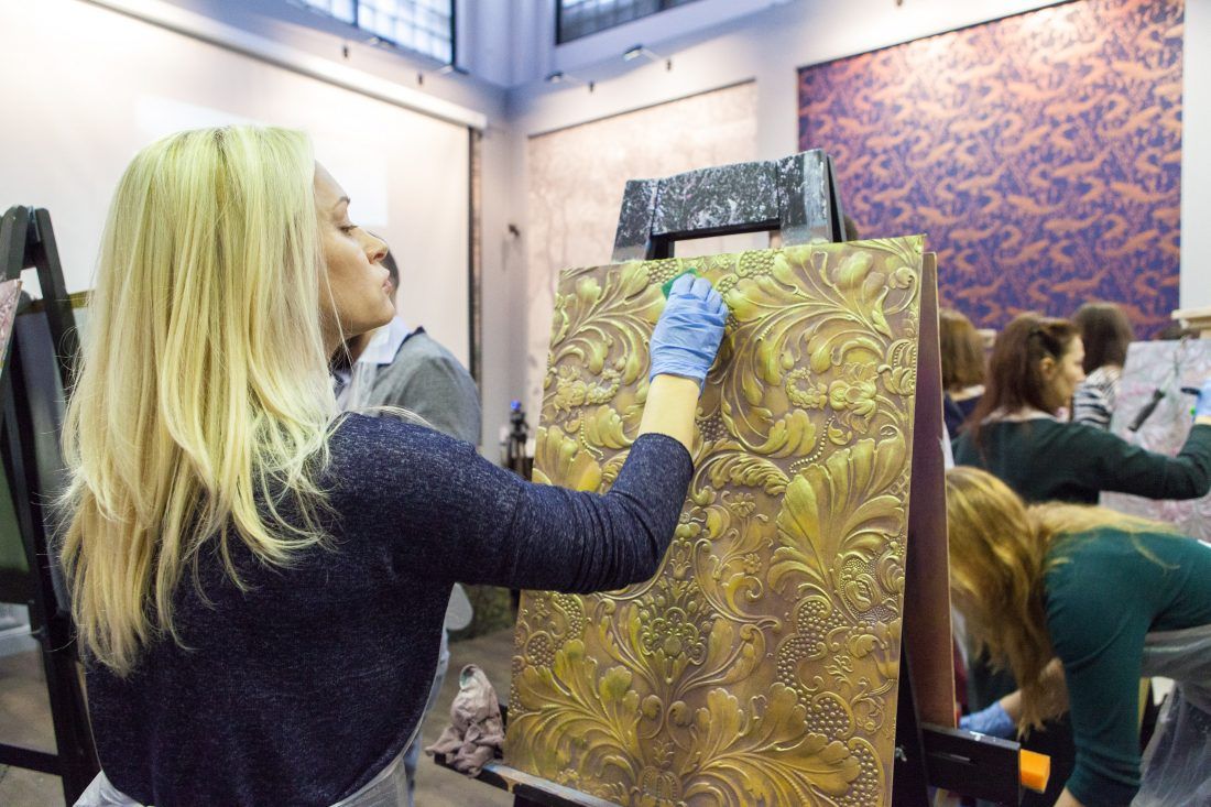 мастер-класс по декорированию Lincrusta красками Sherwin-Williams в Центре Дизайна Мануфактура 5 Ампир Декор