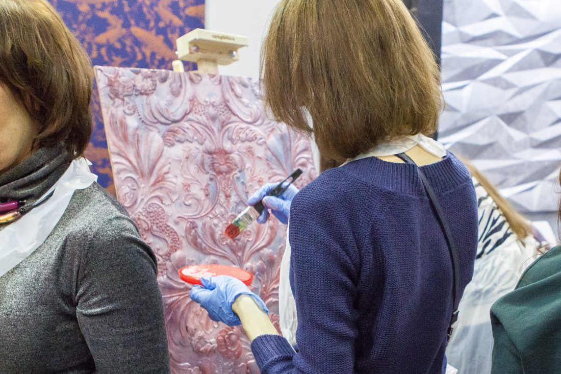 мастер-класс по декорированию Lincrusta красками Sherwin-Williams в Центре Дизайна Мануфактура 5 Ампир Декор