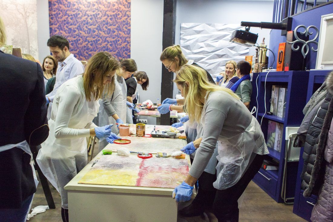 мастер-класс по декорированию Lincrusta красками Sherwin-Williams в Центре Дизайна Мануфактура 5 Ампир Декор