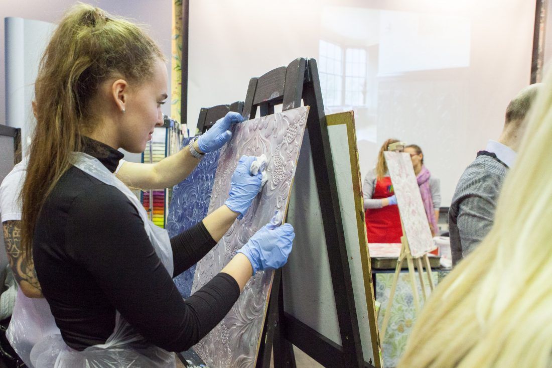 мастер-класс по декорированию Lincrusta красками Sherwin-Williams в Центре Дизайна Мануфактура 5 Ампир Декор