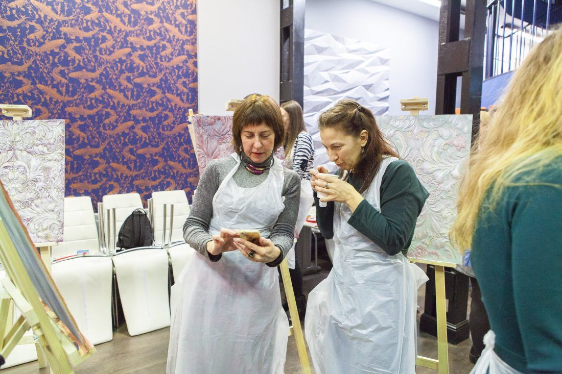 мастер-класс по декорированию Lincrusta красками Sherwin-Williams в Центре Дизайна Мануфактура 5 Ампир Декор