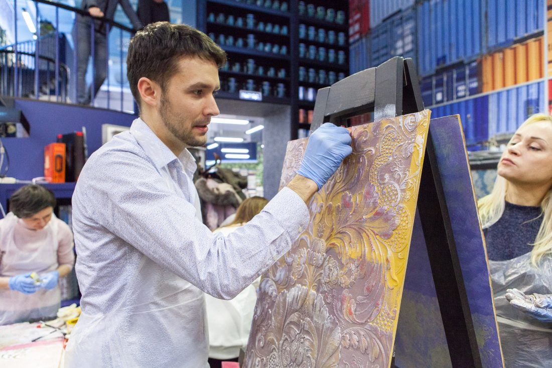 мастер-класс по декорированию Lincrusta красками Sherwin-Williams в Центре Дизайна Мануфактура 5 Ампир Декор