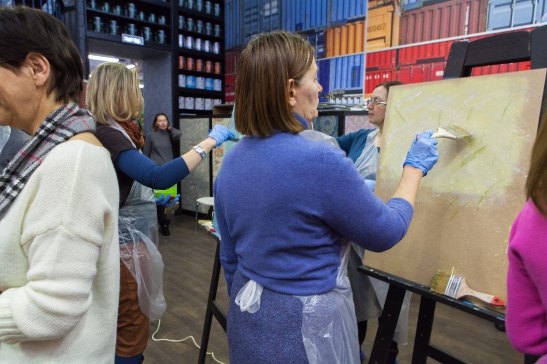 мастер-класс по работе с лазурью для декоративной штукатурки в Центре Дизайна Мануфактура 5 Ампир Декор