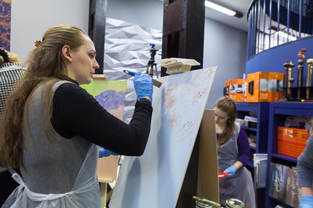 мастер-класс по работе с лазурью для декоративной штукатурки в Центре Дизайна Мануфактура 5 Ампир Декор