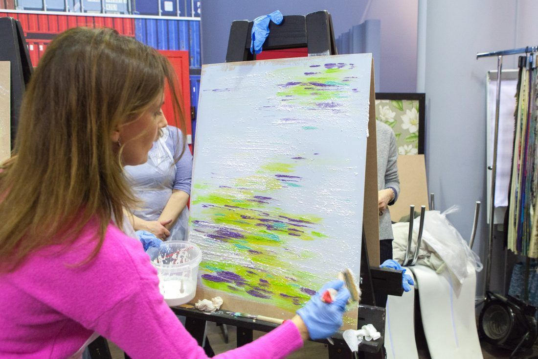 мастер-класс по работе с лазурью для декоративной штукатурки в Центре Дизайна Мануфактура 5 Ампир Декор