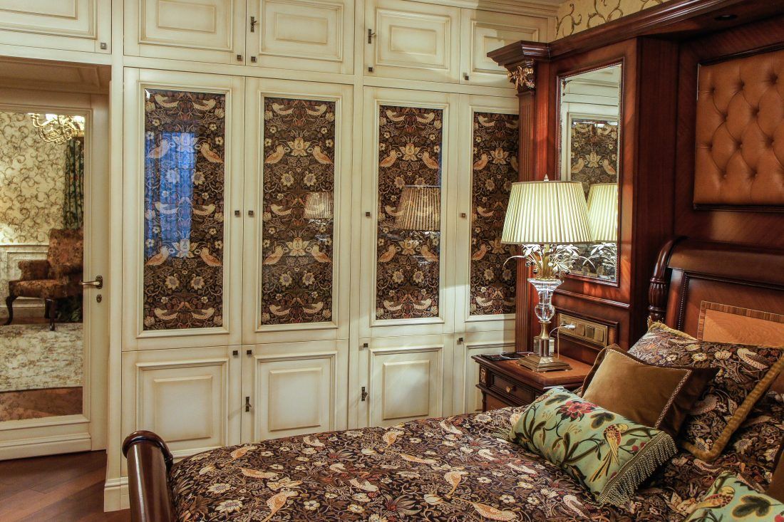 интерьер в английском стиле: хозяйская спальня, дизайнер Катерина Радимова