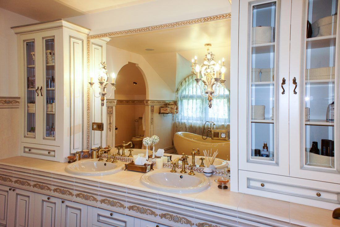 интерьер в английском стиле: главный санузел, дизайнер Катерина Радимова